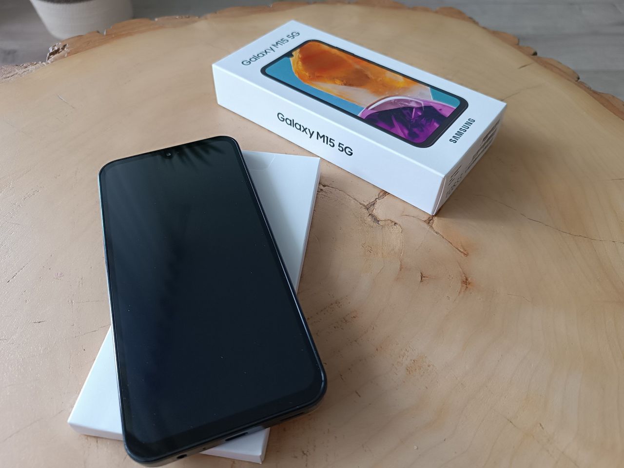 Galaxy M15 5G – pudełko i zestaw startowy