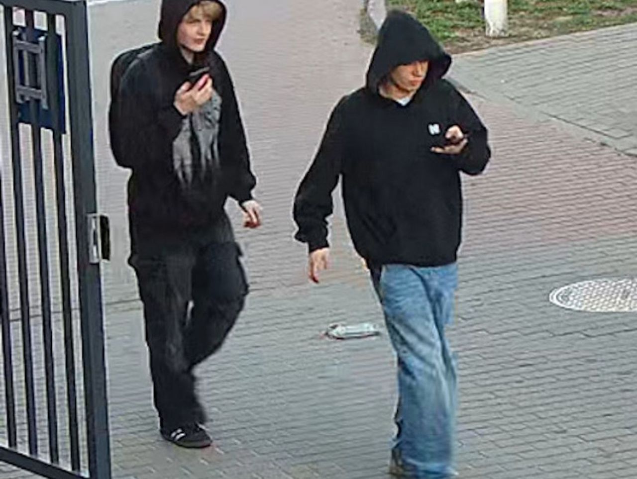 Zabrali dziecku tablet warty 1800 zł. Policja opublikowała ich zdjęcie