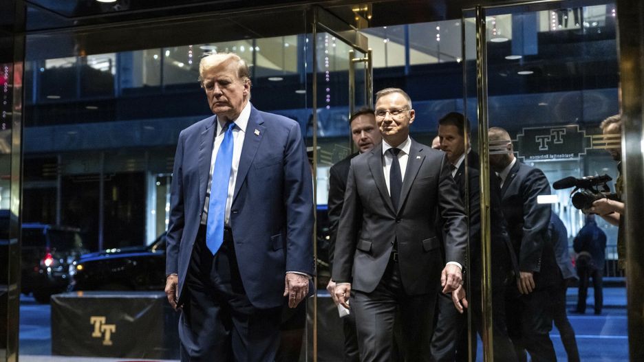 Prezydent Duda spotka? si? z Donaldem Trumpem
Republican presidential candidate former President Donald Trump greets Poland's President Andrzej Duda at Trump Tower in midtown Manhattan in New York on Wednesday, April 17, 2024. (AP Photo/Stefan Jeremiah)
Stefan Jeremiah