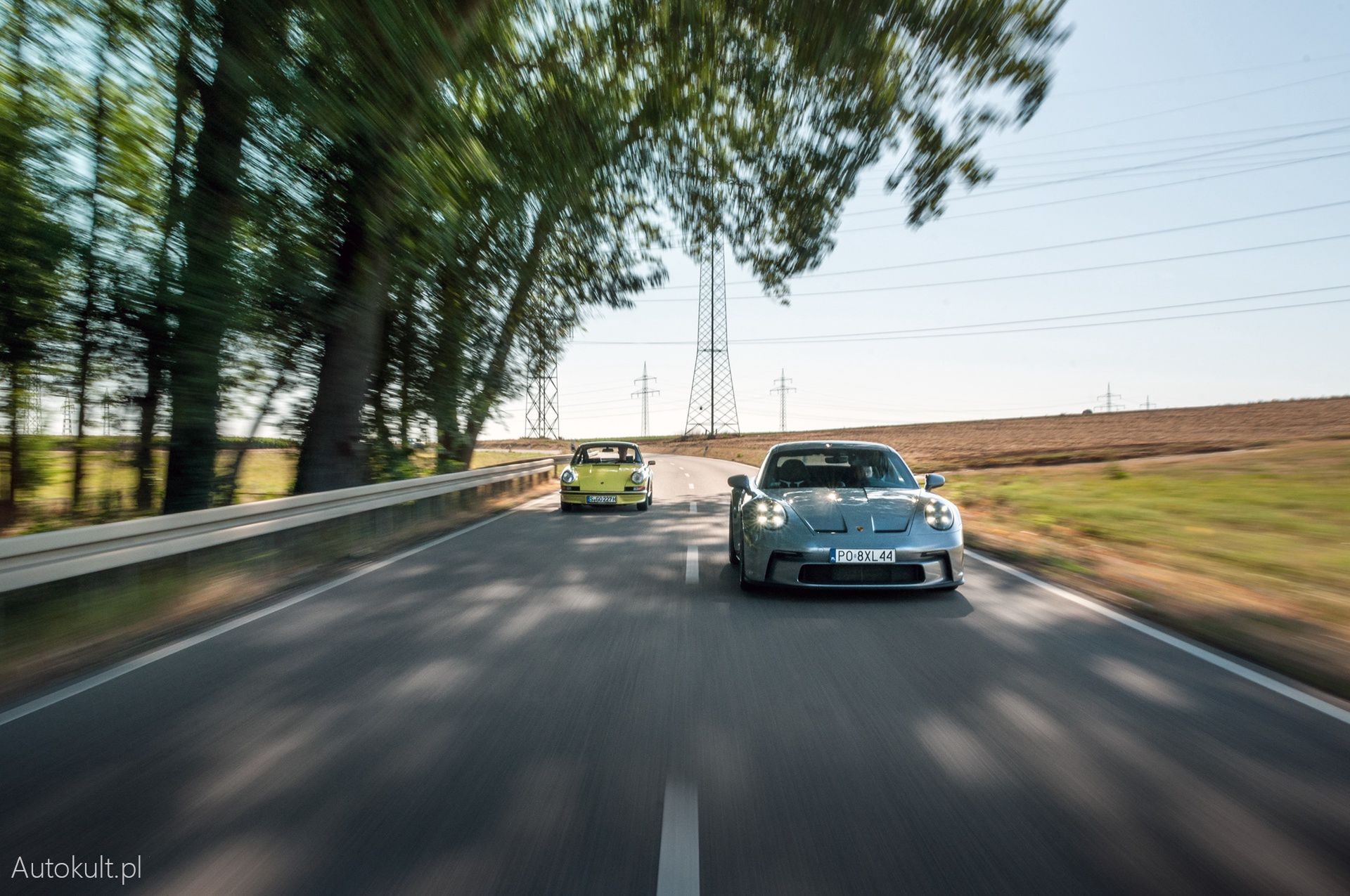 Porsche 911 GT3 Touring vs Porsche 911 Carrera RS 2.7