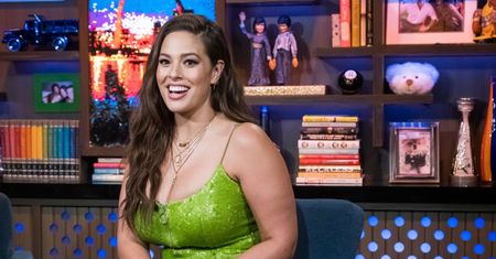 Ashley Graham jest modelką plus size. Pokazała zdjęcia z kąpieli