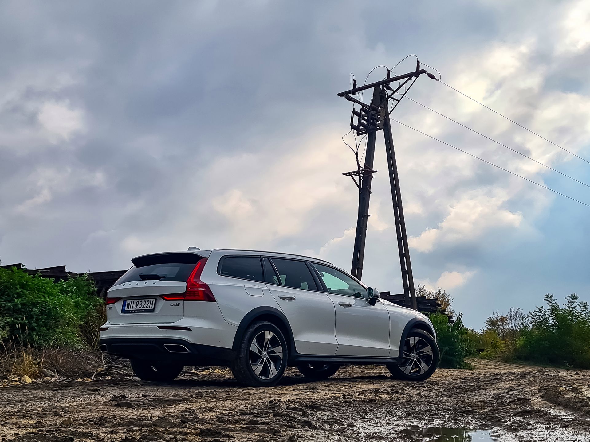 Volvo V60 Cross Country: System info-rozrywki, audio Bowers & Wilkins i systemy bezpieczeństwa 3