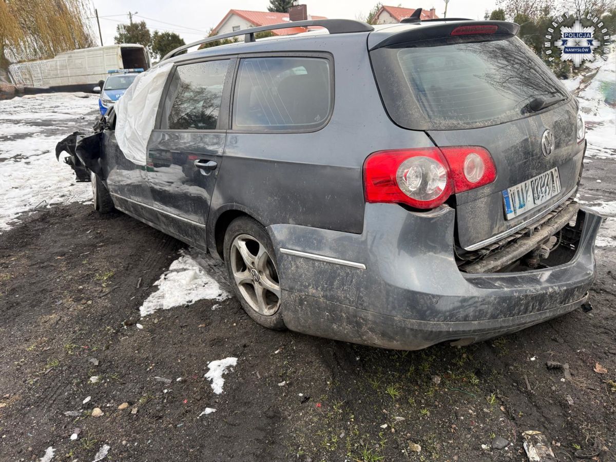 Namysłów: Rozbił auto i uciekł z miejsca zdarzenia. Policja poszukuje sprawcy