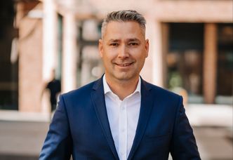 Rynek nowych aut po październiku 2025. Wzrosty, ochłodzenie nastrojów i wyścig z czasem przed zmianami podatkowymi