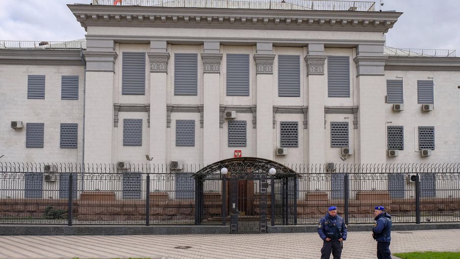Russian embassy in UkraineAndrei RatmirovKyiv, Oleksandr Sosoniuk, ilustracja