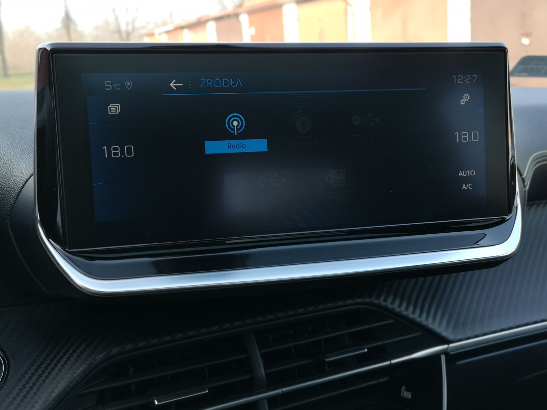 Peugeot 208 GT Line: wirtualne zegary 3D oraz obsługa systemu 24