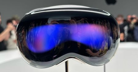 Duże problemy z produkcją okularów Apple Vision Pro. Czy firmę czeka kryzys?