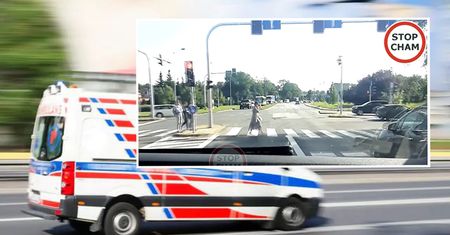 Piesza nie przepuściła karetki na sygnale. Była zajęta komórką