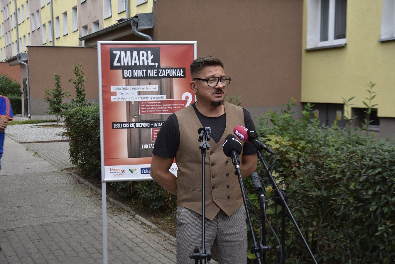 Wałbrzyski MOPS rozpoczął kampanię &#34;Zmarł, bo nikt nie zapukał&#34;