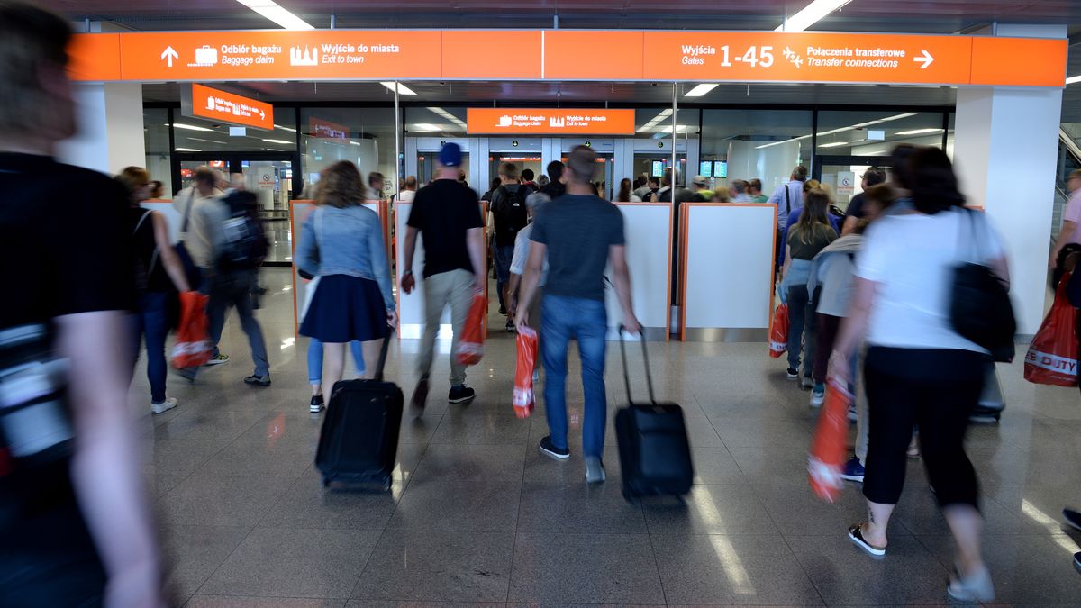 stanowiska do odprawy paszportowej
Jacek Turczyk
bezpiecze�stwo, lotnisko chopina, nato, odprawa paszportowa, organizacja, przygotowania, przygotowanie, schengen, szczyt