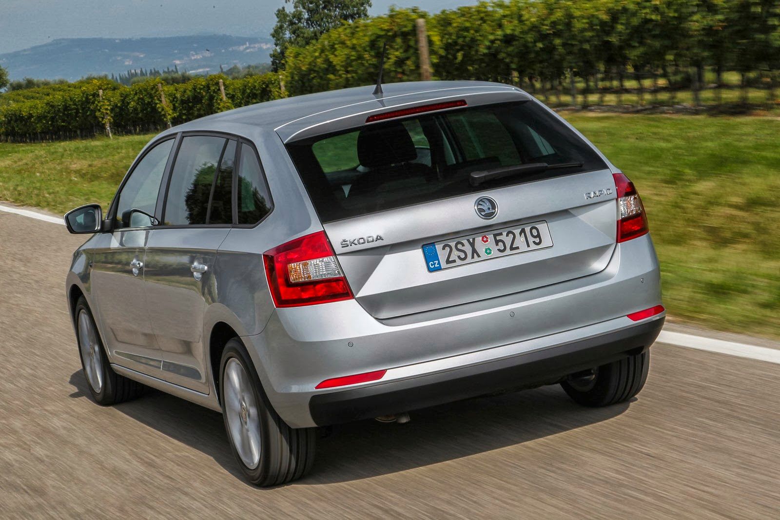 Škoda Rapid Spaceback - obszerna galeria od producenta 50