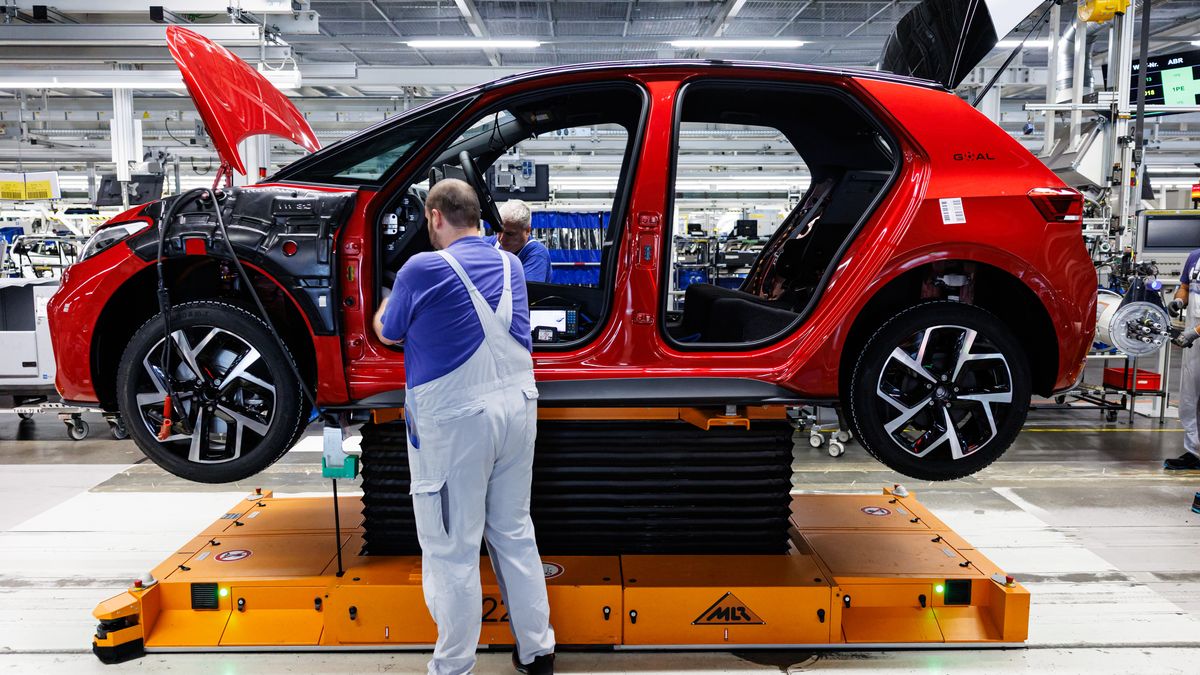 ZWICKAU, GERMANY - OCTOBER 13: Workers assemble an Volkswagen's ID.3 electric car on a production line at the Volkswagen electric car factory on October 13, 2025 in Zwickau, Germany. Volkswagen has succeeded in ramping up its electric car sales in Europe by over 75% compared to one year ago. (Photo by Jens Schlueter/Getty Images)