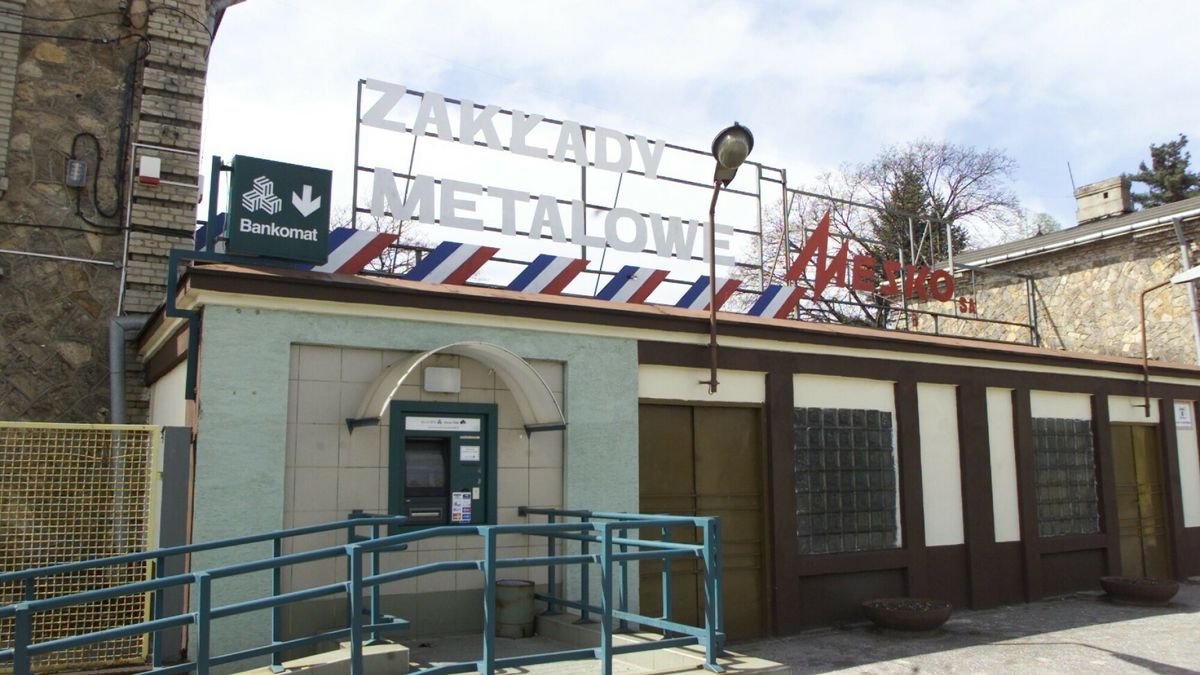 Reporter Poland 200229.04.2003 SKARZYSKO KAMIENNA - ZAKLADY METALOWE MESKO - PRODUCENT BRONI BRAMA , OGRODZENIE, BUDYNKI FOT. PAWEL KRZEMINSKI/REPORTERKRZEMINSKI/REPORTER