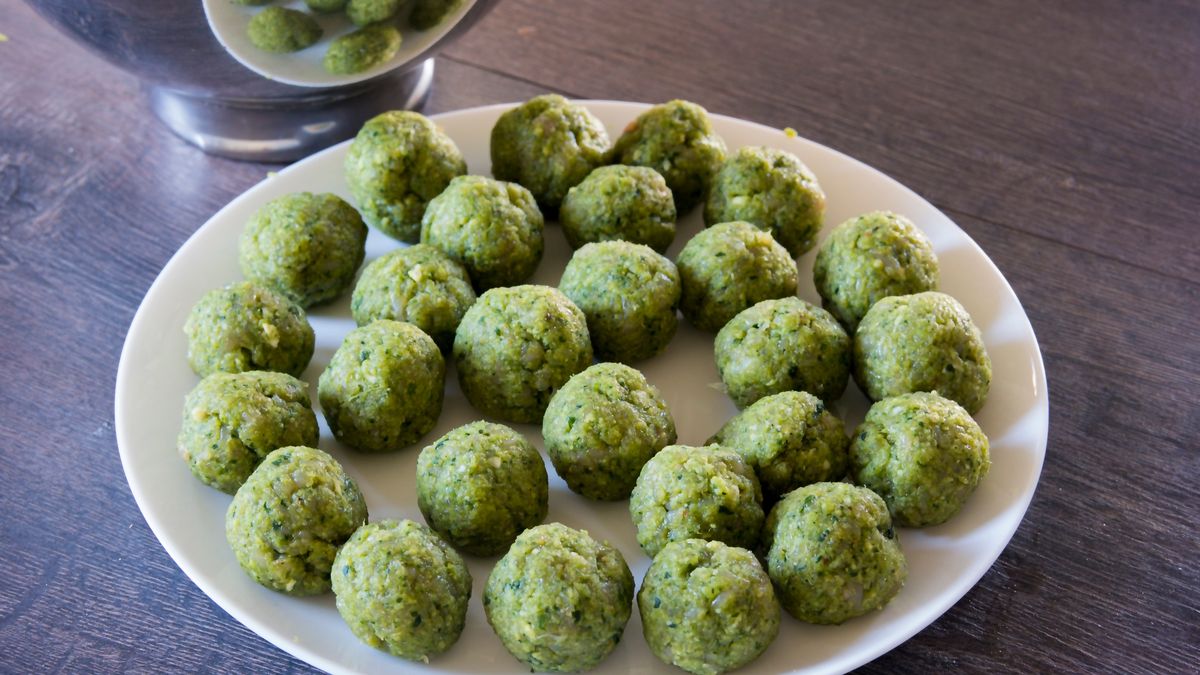 Szpinakowe klopsiki to lekka i zdrowa alternatywa na obiad