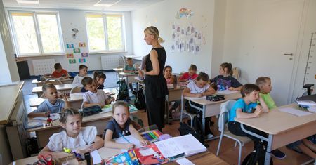 Niewiele mniej od nauczyciela. Dysproporcje w szkolnych zarobkach