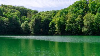 Szczecin: Jezioro o kolorze magicznego kamienia. W samym sercu miasta kryje mroczne tajemnice