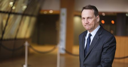 Emocje na uczelni. Studenci protestują, władze zamykają bramę