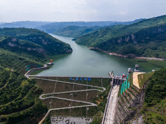 Chiny budują największą tamę na świecie. Indie boją się wojny o wodę