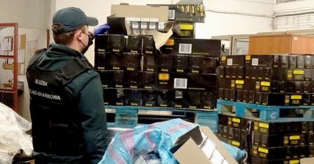 Towary z przemytu tanie nie tylko dzięki ominięciu VAT. Fiskus walczy z procederem