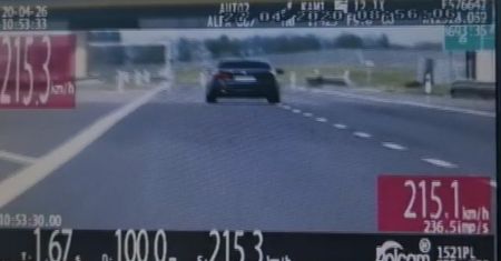 Pędził ponad 200 km/h drogą ekspresową S17. Nie zauważył policyjnego radiowozu