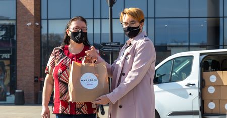 Wielkanoc 2021. Seniorzy z Wrocławia obdarowani przed świętami. Wybrano 60 najbardziej potrzebujących