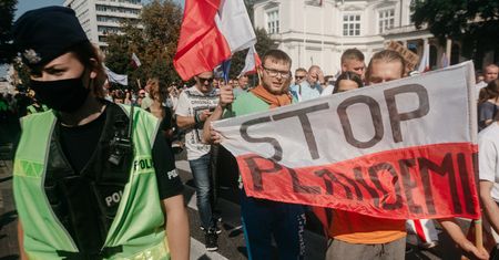 Dlaczego zaszczepieni mają płacić cenę za tych, którzy nie chcą się szczepić? [OPINIA]