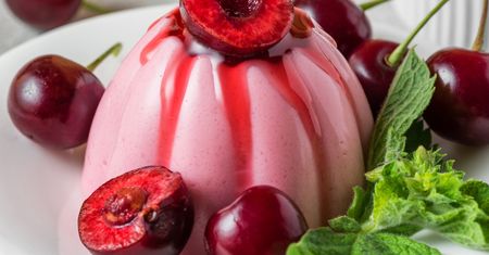 Wiśnie zamykam we włoskim deserze. Pyszne, aż palce lizać