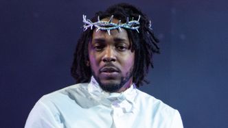 Kendrick Lamar wystąpił na festiwalu Glastonbury w CIERNIOWEJ KORONIE wysadzanej 8 tysiącami diamentów!
