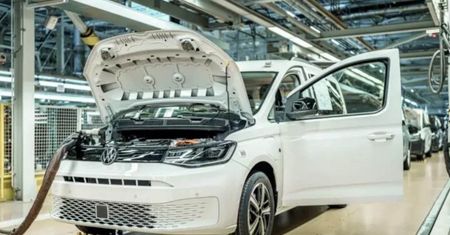 W Poznaniu rozpoczęto produkcję hybrydowego Volkswagena. To popularny model