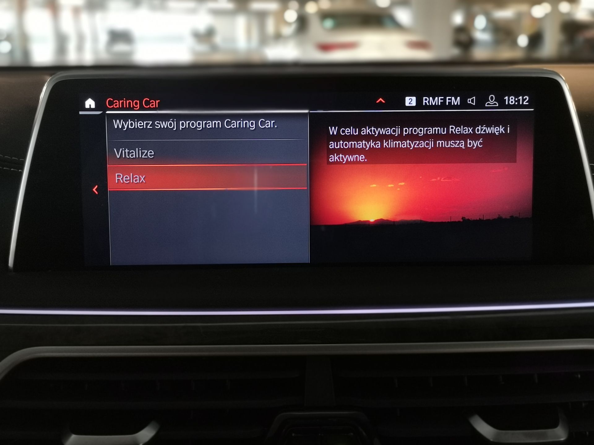 BMW 750i xDrive: Systemy wsparcia kierowcy, Night Vision, zdalne sterowanie i audio Bowers & Wilkins 27