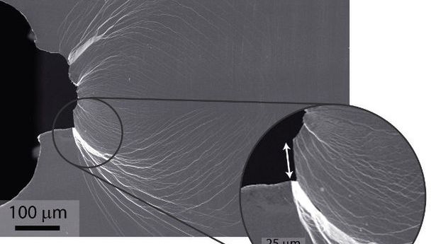 Nowe metaliczne szkło twardsze i bardziej wytrzymałe niż stal 1