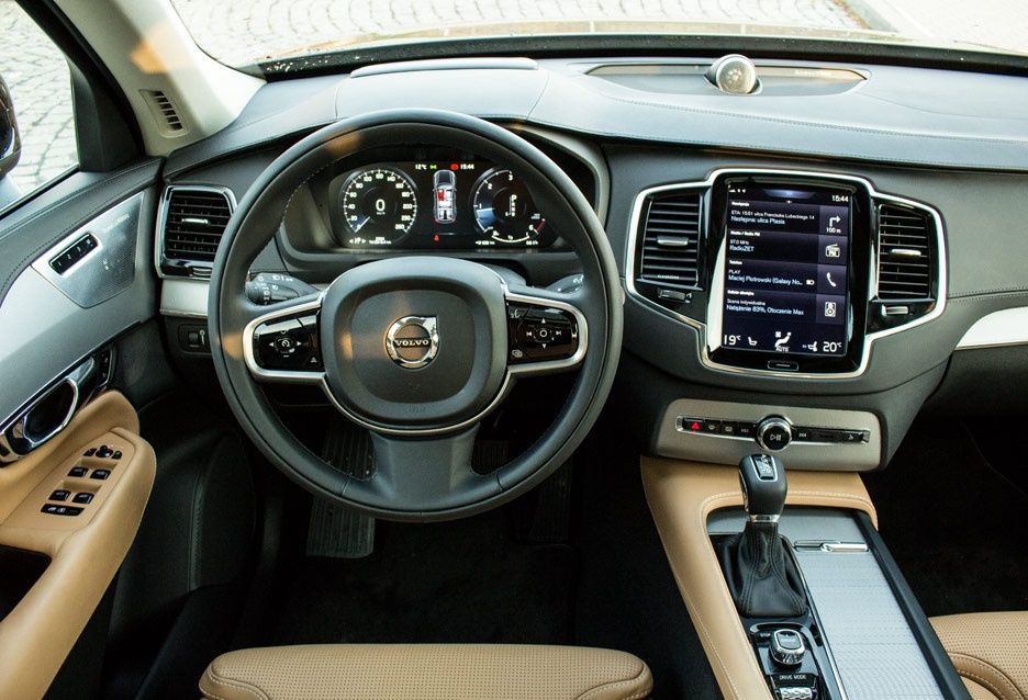 Volvo XC90 - kokpit samochodu