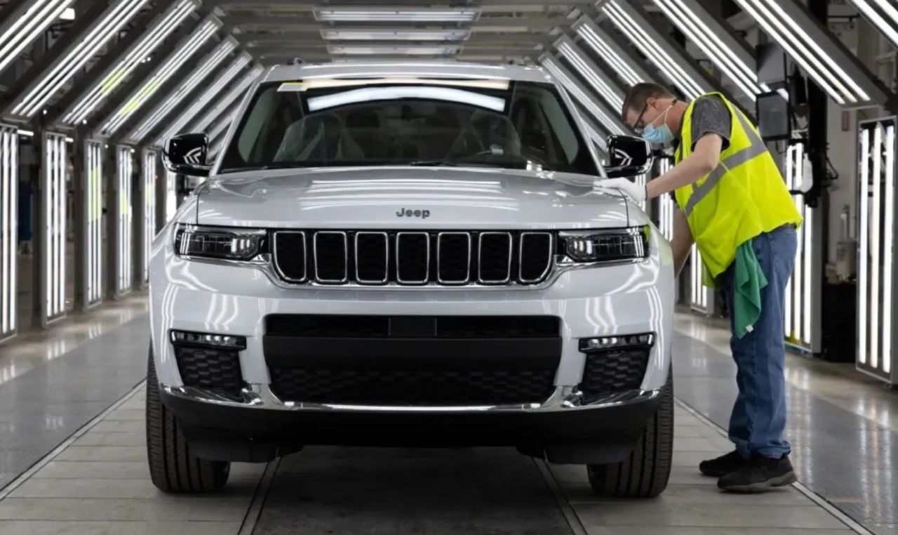 Stellantis pauses Jeep and Dodge production amid weak demand