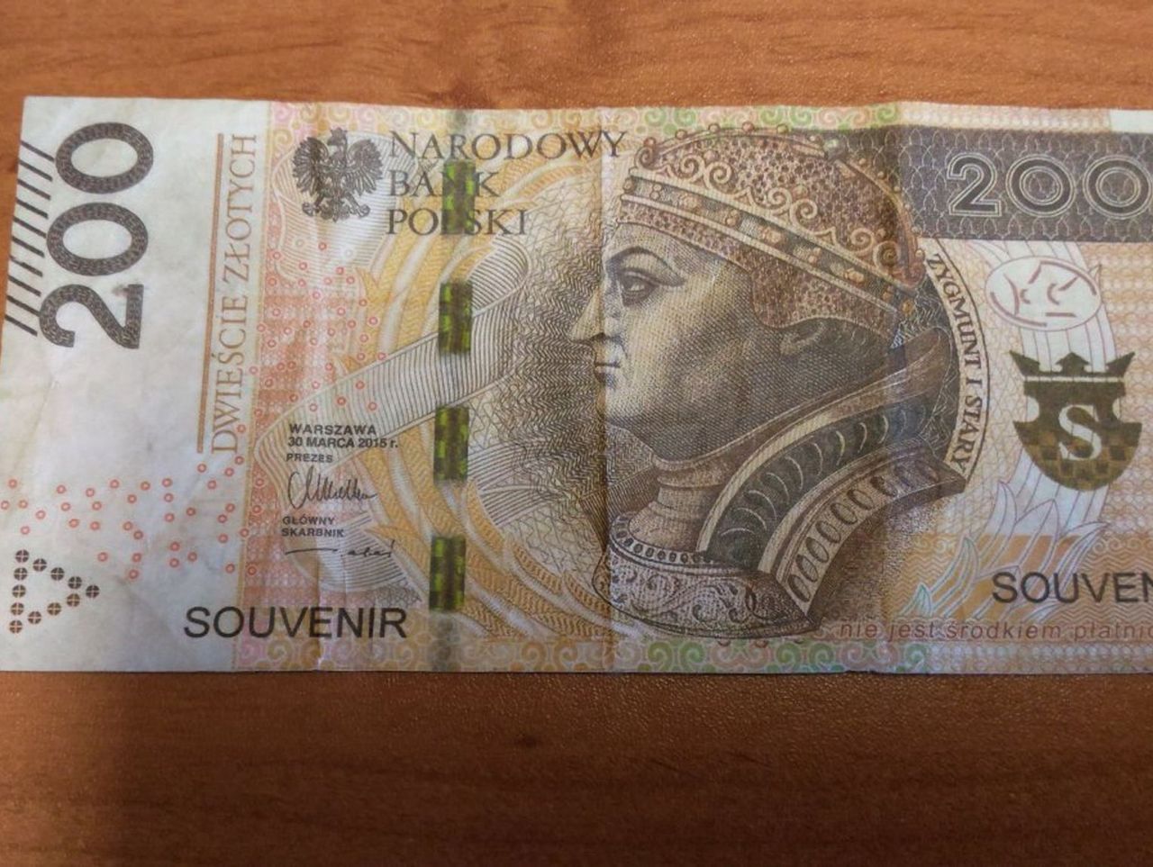 Oszustwo w Zdzieszowicach. 16-latek płacił za kebaba fałszywymi pieniędzmi