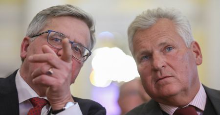 Kwaśniewski i Komorowski chwalą Dudę za weto "lex TVN". Zaskakujące słowa byłych prezydentów