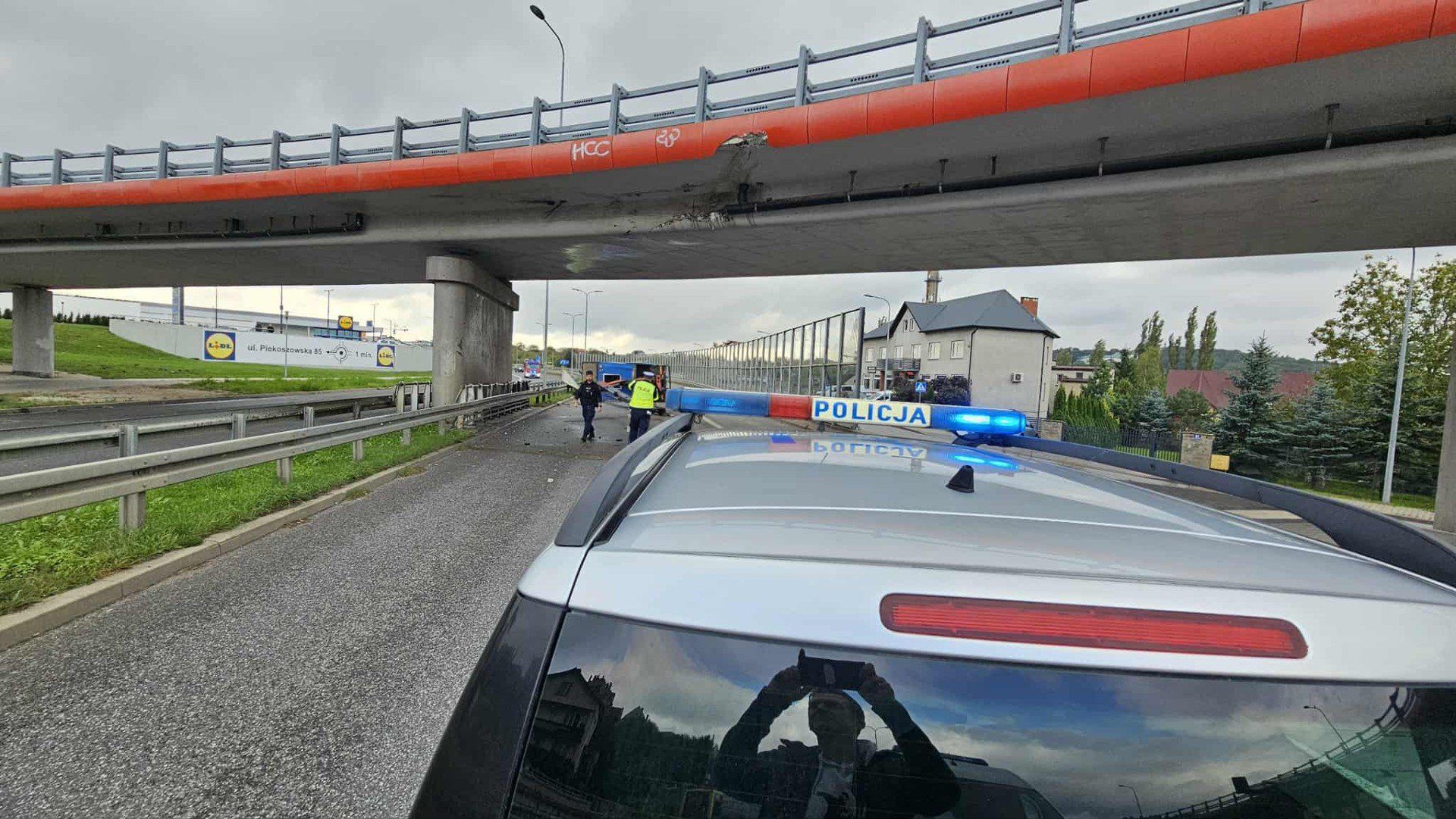 Przewrócona ciężarówka na Grunwaldzkiej w Kielcach