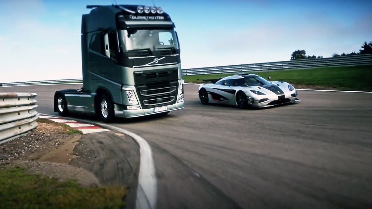 Zobacz wyścig: ciężarówka Volvo FH vs Koenigsegg One:1 1