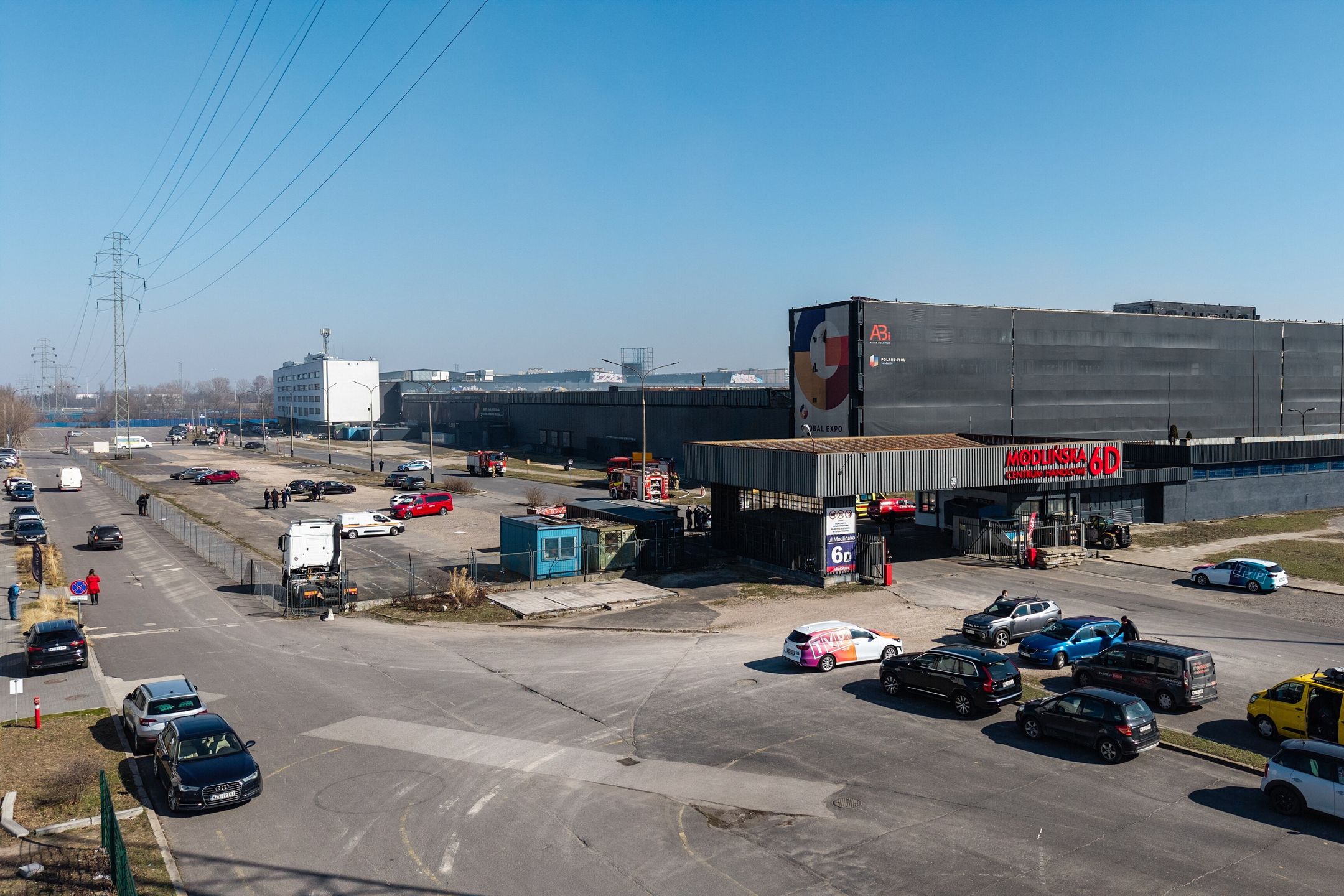 Pożar w hali przy Modlińskiej 6D w Warszawie