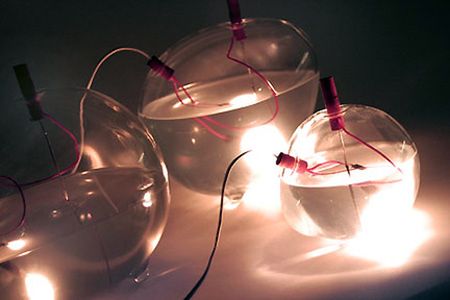 WET Lamp - woda i światło zamknięte w szklanej kuli 1