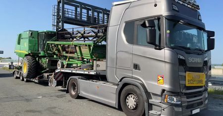Ciężarówka jadąca do Polski zatrzymana na A9. "Zdecydowanie za szeroki"