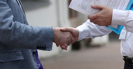 Skutki pandemii: Polacy chętnie wznawiają zawieszone firmy. Nowych rejestrują mniej
