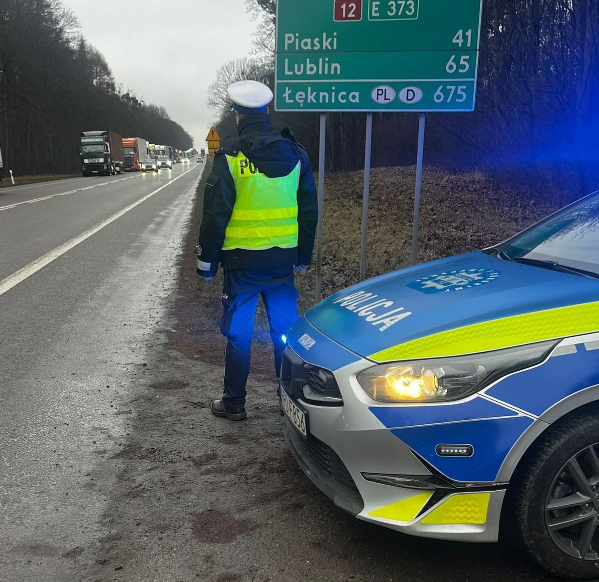 Dorohusk: 20-kilometrowa kolejka tirów na DK-12