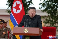 Korea Północna zalana. Wulgarna reakcja Kim Dzong Una na ofertę pomocy