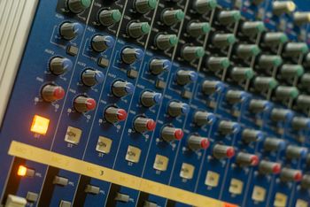 Krzyżówka z fizyki dla tęgich umysłów. Ile haseł odkryjesz?