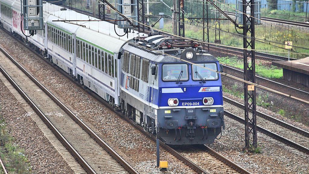 12-latka chciała rzucić się pod pociąg