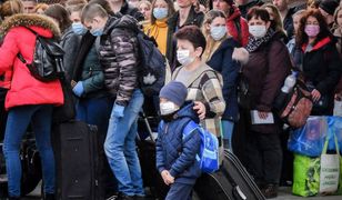 Dolny Śląsk. Obcokrajowcy w nocy na środku ulicy. Wrocławianki organizują pomoc