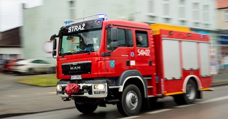 Warszawa. Ciężarówka zablokowała ulicę w Wilanowie