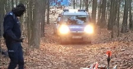 17-latek jechał crossem przez las. Później doszło do dramatu