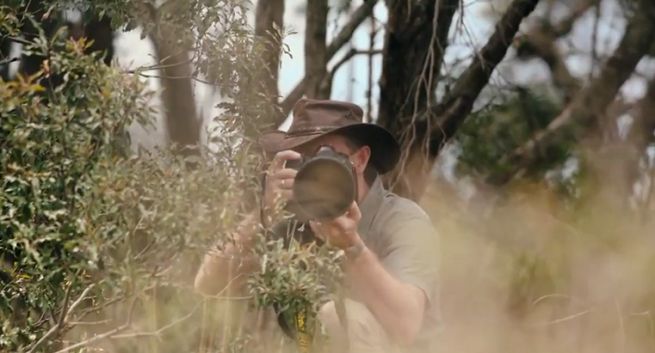 Fotograf Mattias Klum w kampanii Kayak "Travel Pro" (wideo)