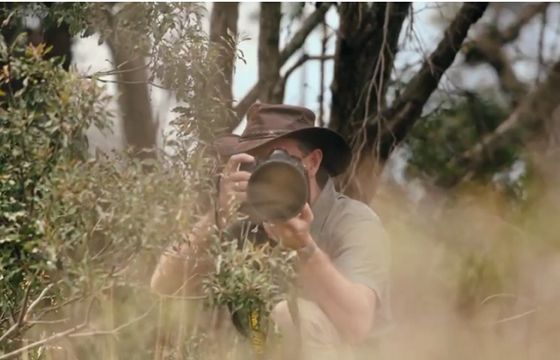 Fotograf Mattias Klum w kampanii Kayak "Travel Pro" (wideo)